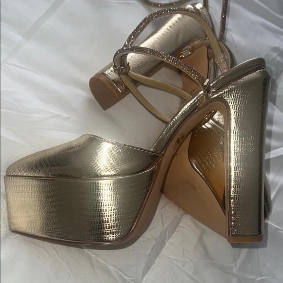 VENUS Shimmering Gold Platform Heels - Picture 4 of 7